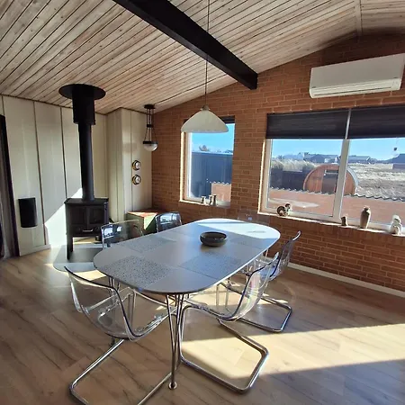 Dejligt I Vrist Taet Pa Havet Sj51 Feriehus *